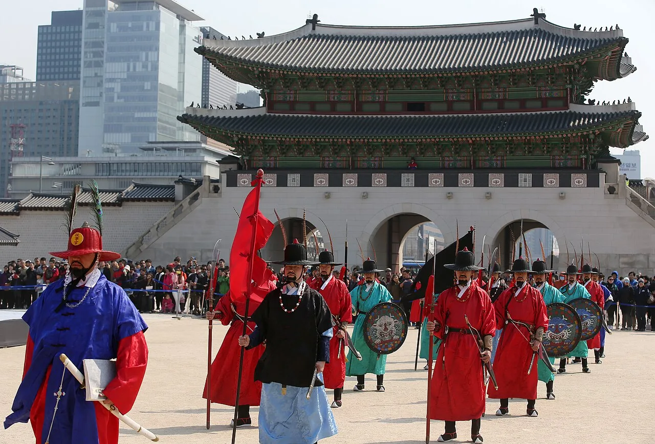 Royal guards in red and blue Joseon-era uniforms at Gyeongbokgung Palace