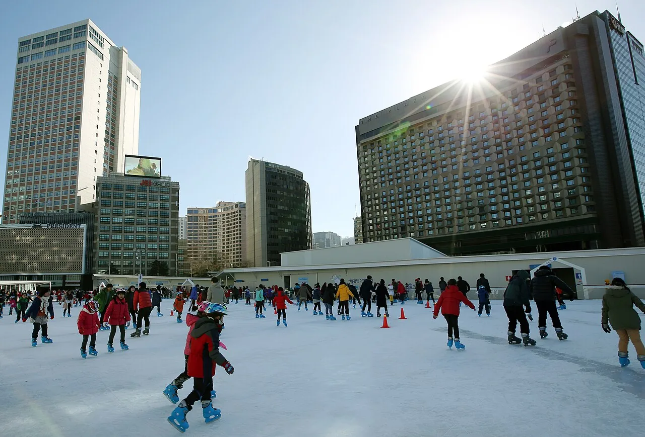 Wide view of the Seoul Plaza skating rink with City Hall in the background