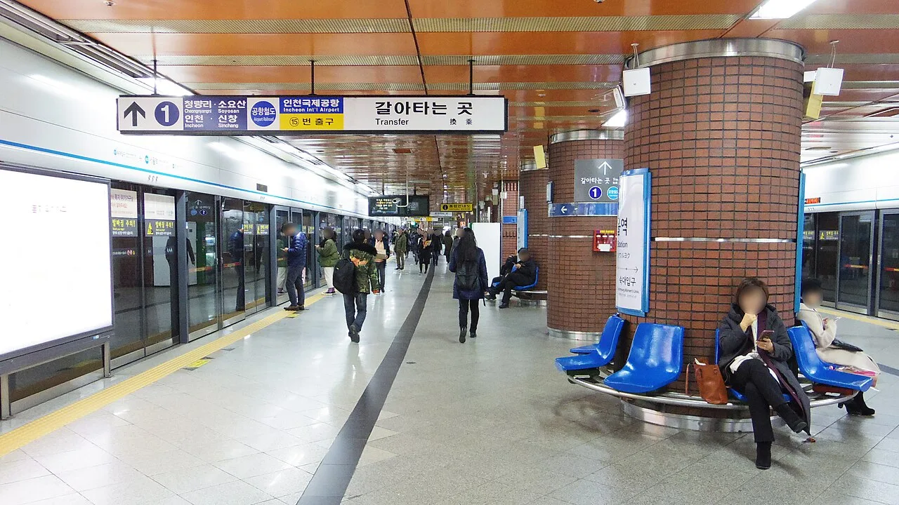 Seoul subway platform at Seoul Station with a train arriving