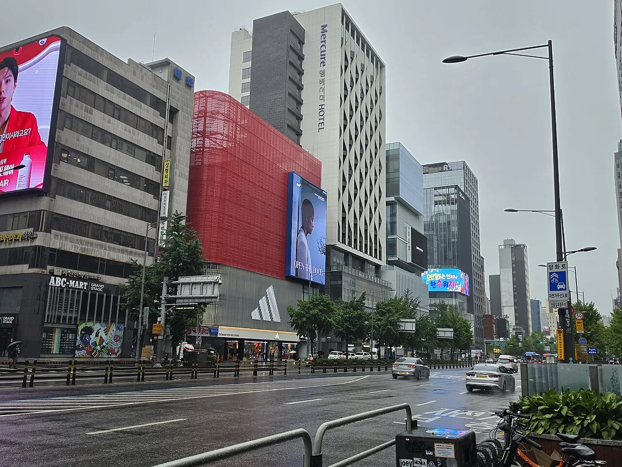 Yanghwa-ro avenue near Hongik University Station in Hongdae with a hotel and shops